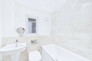 Main bathroom- click for photo gallery